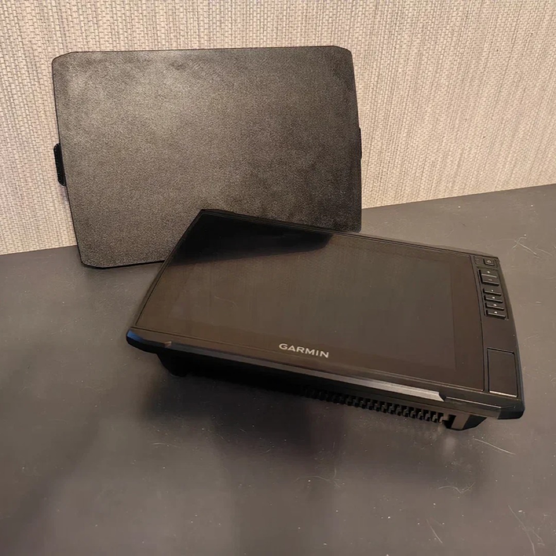 Крышка для эхолота Garmin ECHOMAP Ultra 2 106sv 