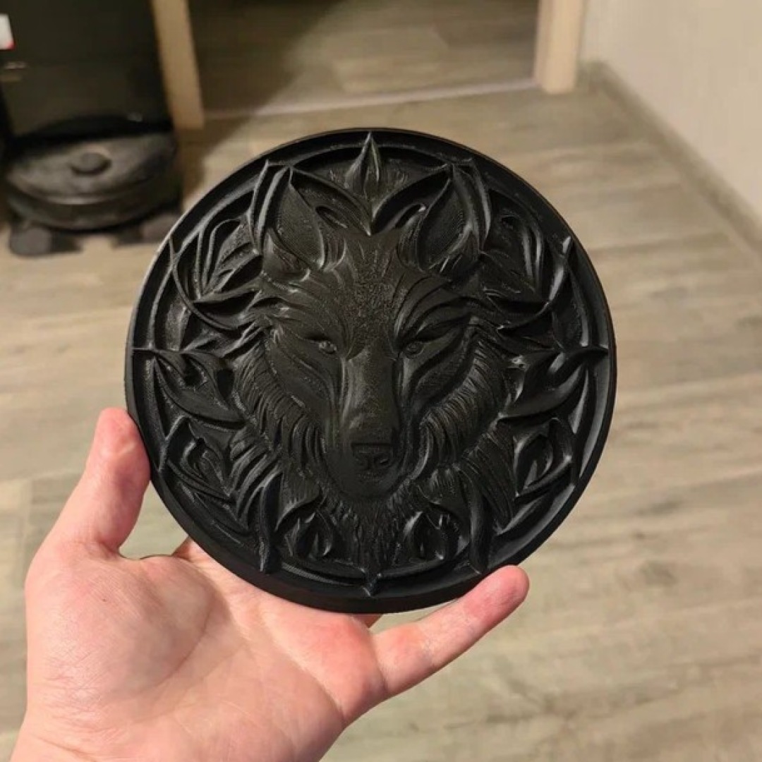 Кастомный шильдик с волком